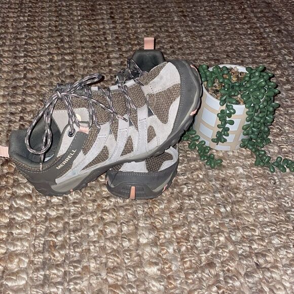 Merrell Hiking 🥾 Sneakers - Picture 1 of 15